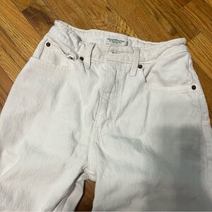 Abercrombie Curve Love High Rise 90s Relaxed Jean Size 25